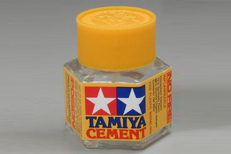 Pegamento líquido Tamiya 20 ml